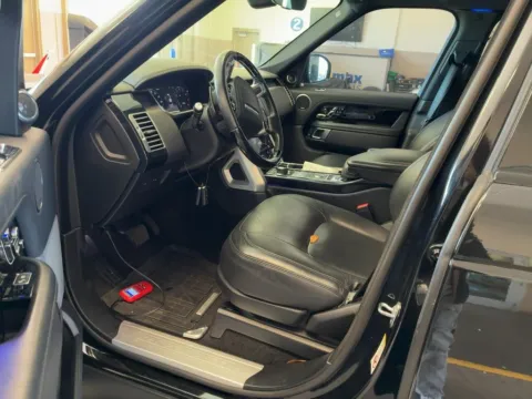 More photos of 2019 Land Rover Range Rover 5.0L V8 Supercharged at AutoGiant USA Fishers, IN