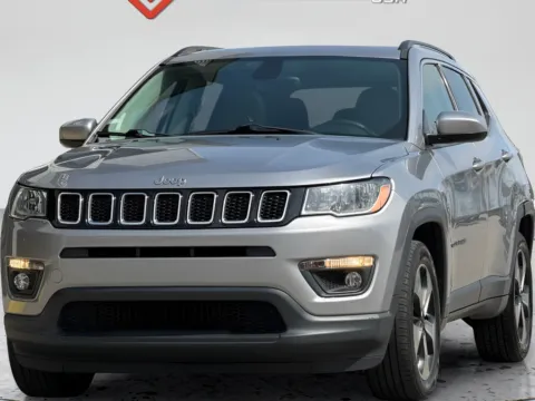 More photos of 2017 Jeep New Compass Latitude at AutoGiant USA Fishers, IN