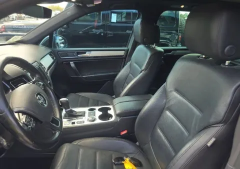 More photos of 2017 Volkswagen Touareg V6 at AutoGiant USA Fishers, IN