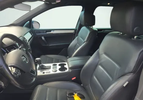 More photos of 2017 Volkswagen Touareg V6 at AutoGiant USA Fishers, IN