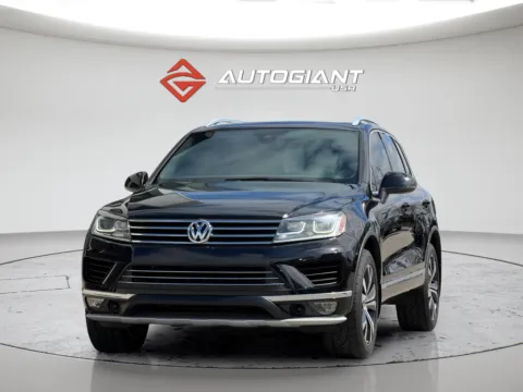 More photos of 2017 Volkswagen Touareg V6 at AutoGiant USA Fishers, IN