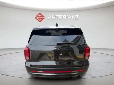 More photos of 2025 Hyundai Palisade Calligraphy Night Edition at AutoGiant USA Fishers, IN