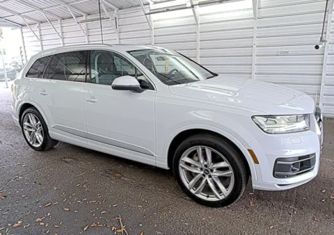 More photos of 2017 Audi Q7 3.0T Prestige at AutoGiant USA Fishers, IN