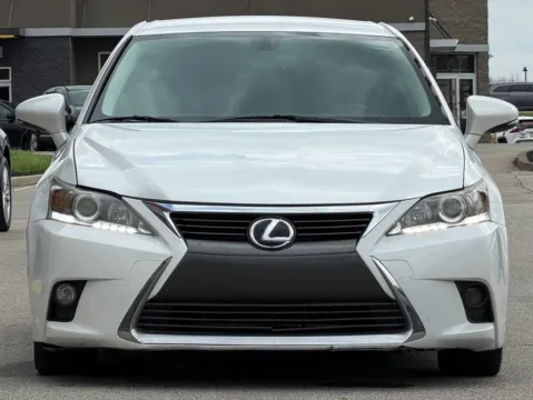 More photos of 2016 Lexus CT 200h at AutoGiant USA Fishers, IN