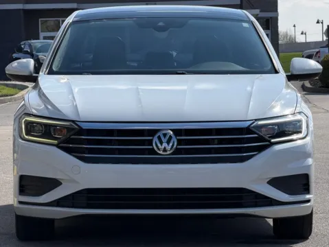 More photos of 2019 Volkswagen Jetta SEL at AutoGiant USA Fishers, IN