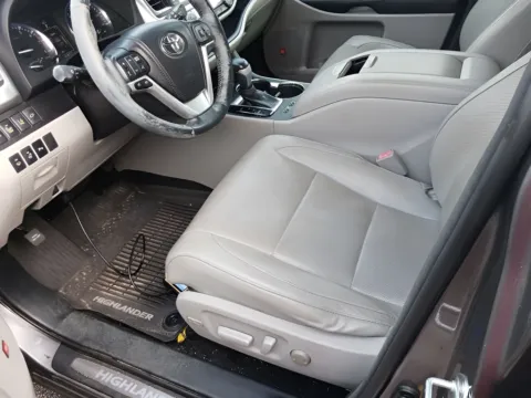 Photos of 2014 Toyota Highlander Limited for sale in Fishers, IN at AutoGiant USA Fishers