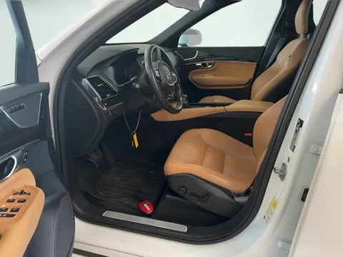 Photos of 2018 Volvo XC90 T6 Momentum for sale in Fishers, IN at AutoGiant USA Fishers