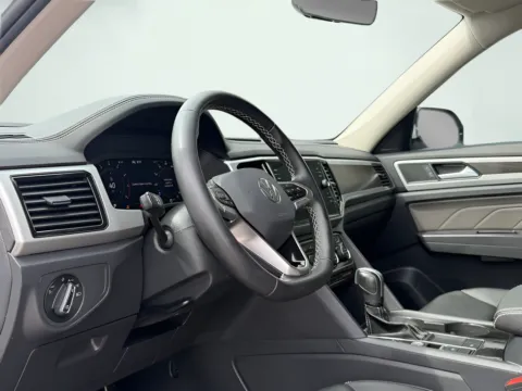 Photos of 2023 Volkswagen Atlas 3.6L V6 SE w/Technology for sale in Fishers, IN at AutoGiant USA Fishers