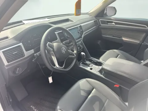 Photos of 2023 Volkswagen Atlas 3.6L V6 SE w/Technology for sale in Fishers, IN at AutoGiant USA Fishers