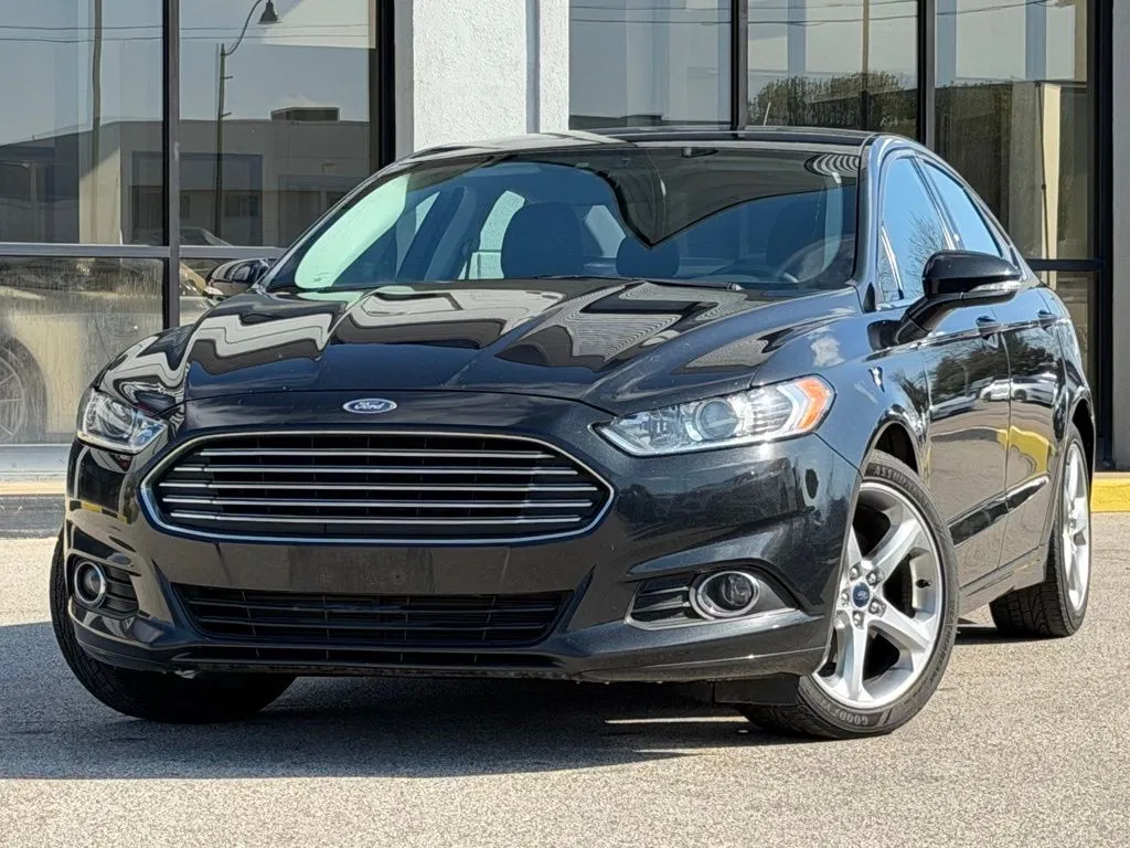 Black 2014 Ford Fusion SE for sale in Fishers, IN