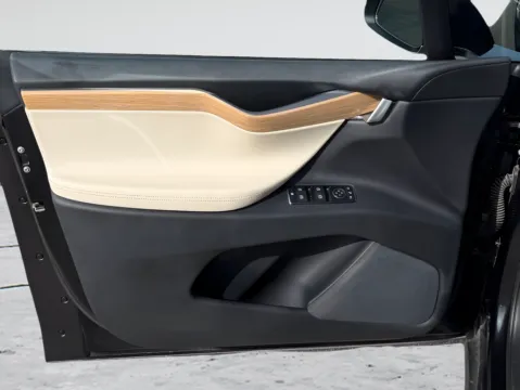 More photos of 2018 Tesla Model X P100D at AutoGiant USA Fishers, IN