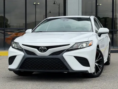 White 2019 Toyota Camry SE for sale in Fishers, IN