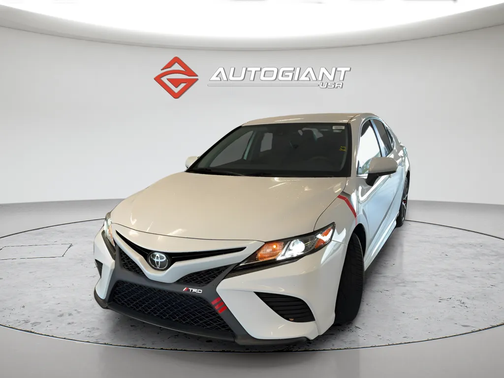 White 2019 Toyota Camry SE for sale in Fishers, IN