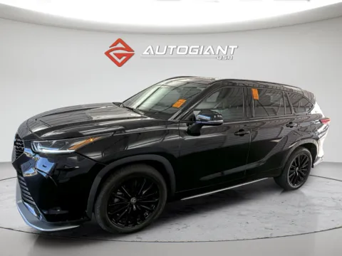Black 2023 Toyota Highlander XSE for sale in Fishers, IN