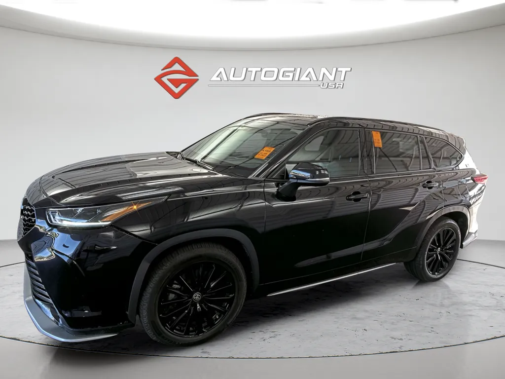 Black 2023 Toyota Highlander XSE for sale in Fishers, IN