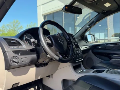 Photos of 2019 Dodge Grand Caravan SXT for sale in Fishers, IN at AutoGiant USA Fishers