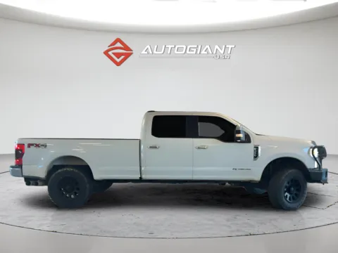 More photos of 2020 Ford F-350SD Lariat at AutoGiant USA Fishers, IN