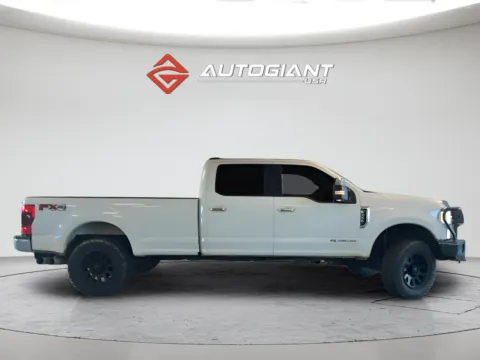 More photos of 2020 Ford F-350SD Lariat at AutoGiant USA Fishers, IN