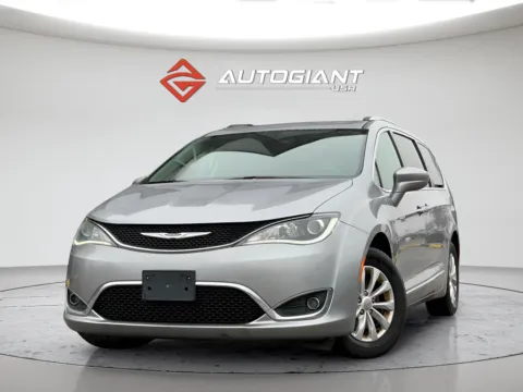 Silver 2019 Chrysler Pacifica Touring L for sale in Fishers, IN