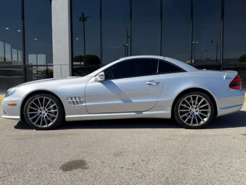 More photos of 2011 Mercedes-Benz SL-Class SL 550 at AutoGiant USA Fishers, IN