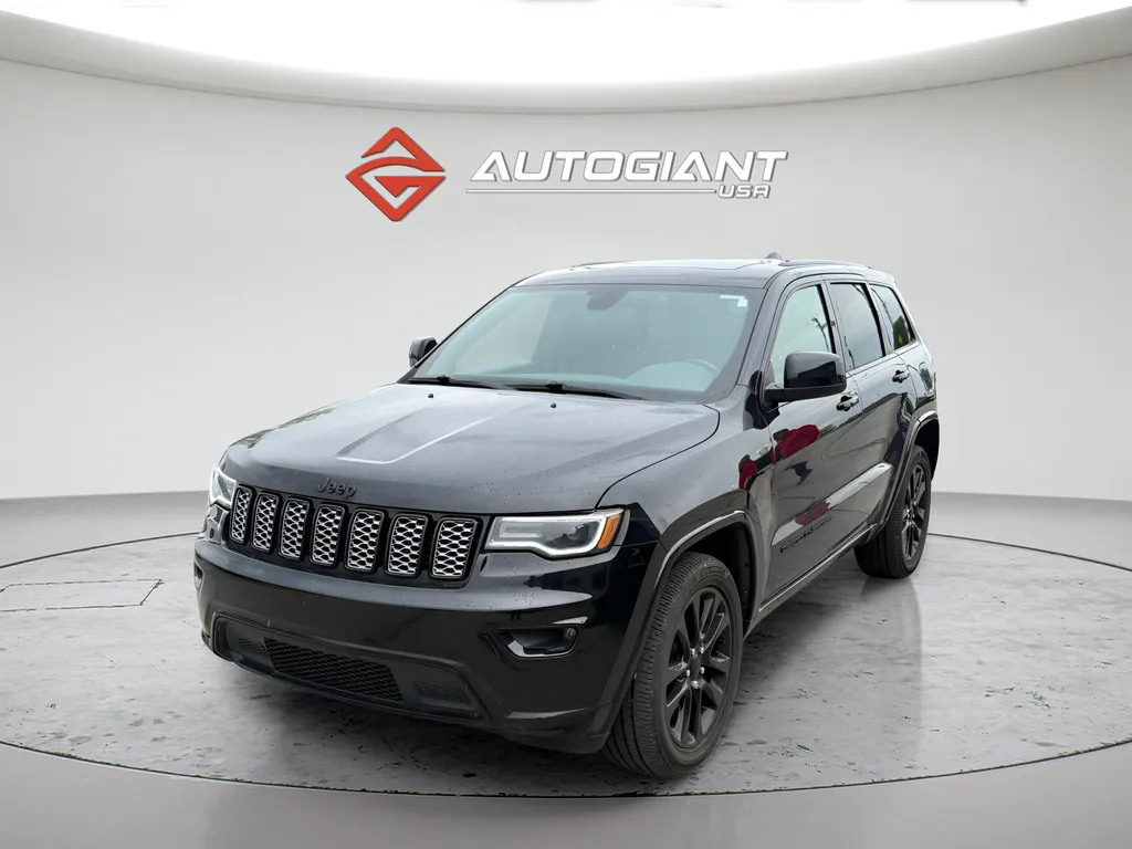 Black 2020 Jeep Grand Cherokee Altitude for sale in Fishers, IN