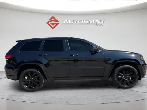 More photos of 2020 Jeep Grand Cherokee Altitude at AutoGiant USA Fishers, IN