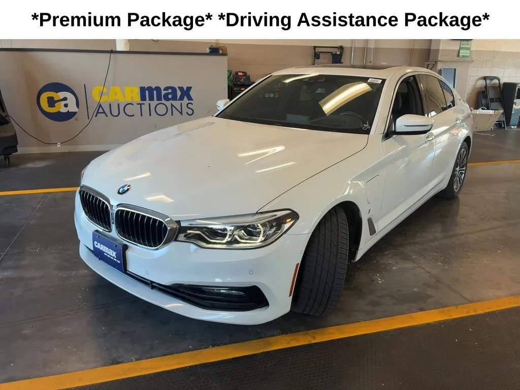 2018 BMW 5 Series 530e iPerformance Sedan's photo