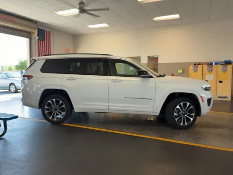 More photos of 2022 Jeep Grand Cherokee L Overland at AutoGiant USA Fishers, IN
