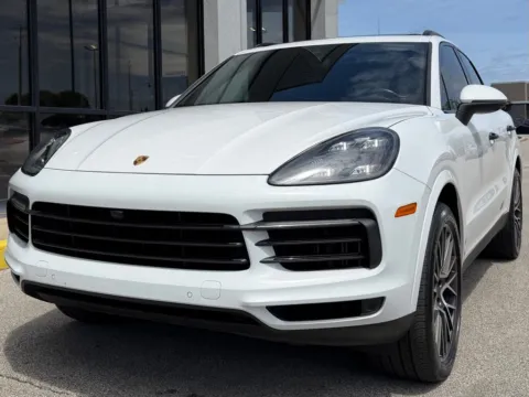 More photos of 2021 Porsche Cayenne S at AutoGiant USA Fishers, IN