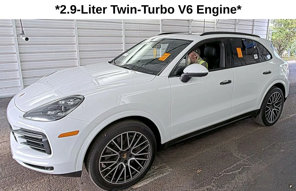 2021 Porsche Cayenne S's photo