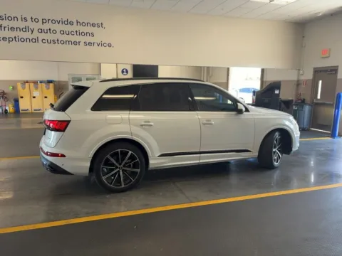 More photos of 2023 Audi Q7 55 Prestige at AutoGiant USA Fishers, IN
