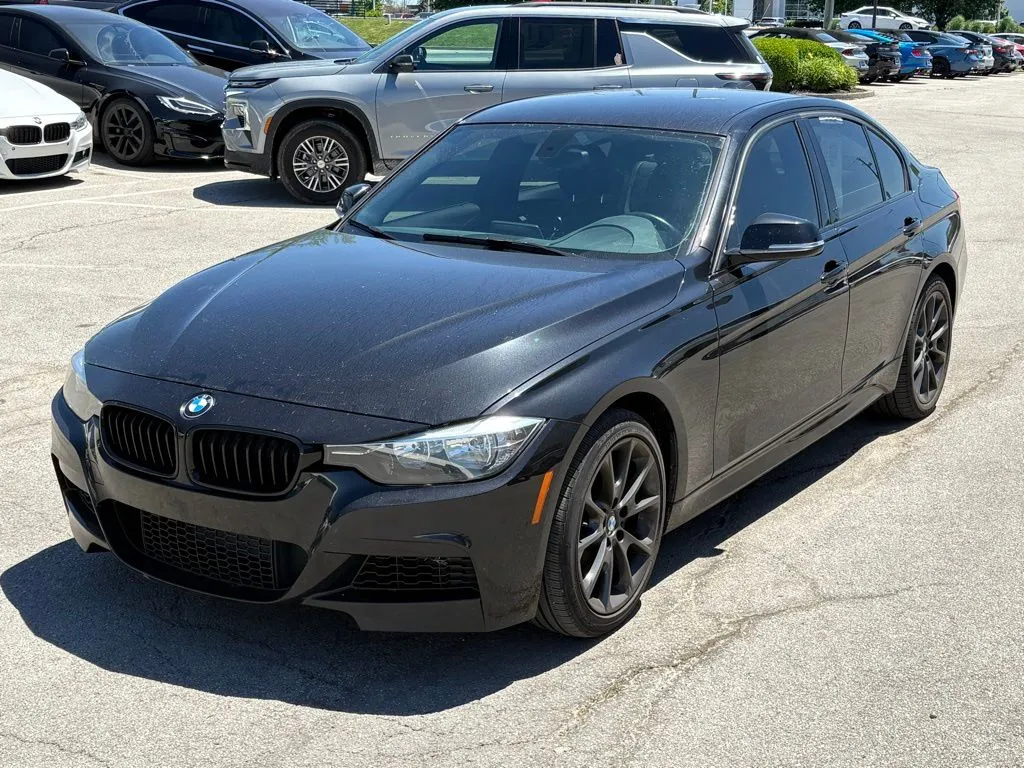 2017 BMW 3 Series 330i Sedan's photo