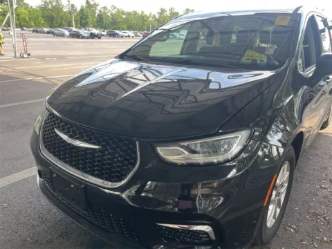 Black 2023 Chrysler Pacifica Touring L for sale in Indianapolis, IN