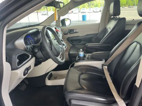 More photos of 2023 Chrysler Pacifica Touring L at AutoGiant USA Indianapolis, IN