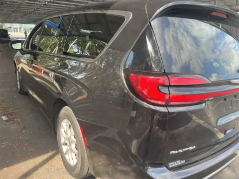 More photos of 2023 Chrysler Pacifica Touring L at AutoGiant USA Indianapolis, IN