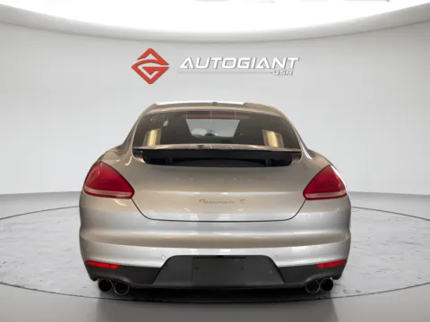 More photos of 2016 Porsche Panamera S at AutoGiant USA Fishers, IN