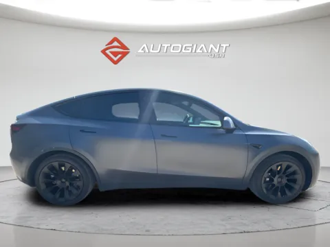 More photos of 2021 Tesla Model Y Long Range at AutoGiant USA Fishers, IN
