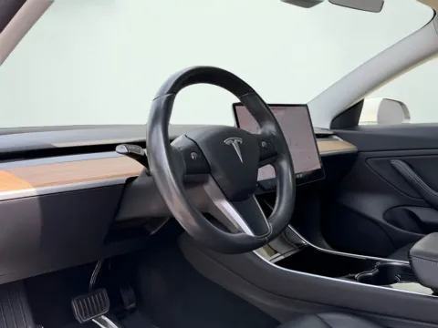 More photos of 2019 Tesla Model 3 Mid Range at AutoGiant USA Fishers, IN