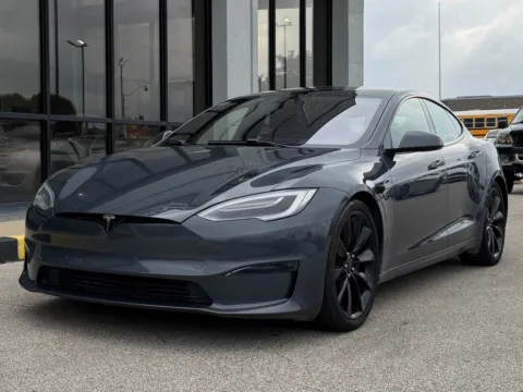 More photos of 2022 Tesla Model S at AutoGiant USA Fishers, IN
