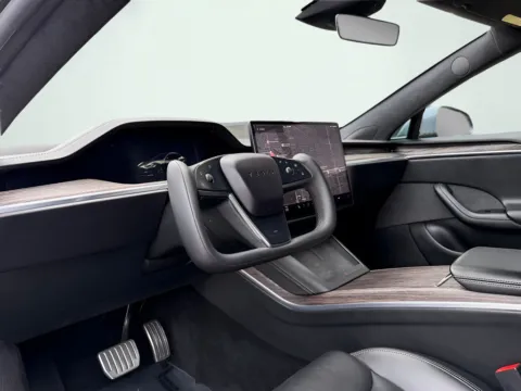 More photos of 2022 Tesla Model S at AutoGiant USA Fishers, IN