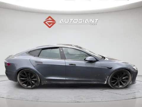 More photos of 2022 Tesla Model S at AutoGiant USA Fishers, IN