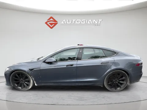 More photos of 2022 Tesla Model S at AutoGiant USA Fishers, IN