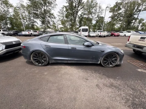 More photos of 2022 Tesla Model S at AutoGiant USA Fishers, IN