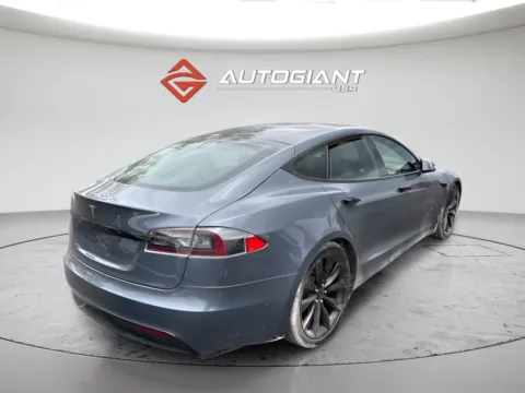 More photos of 2022 Tesla Model S at AutoGiant USA Fishers, IN