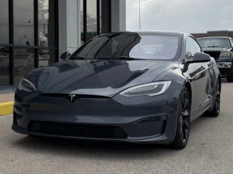 More photos of 2022 Tesla Model S at AutoGiant USA Fishers, IN