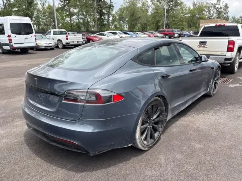 More photos of 2022 Tesla Model S at AutoGiant USA Fishers, IN