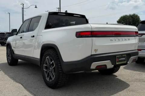 More photos of 2022 Rivian R1T Adventure at AutoGiant USA Fishers, IN