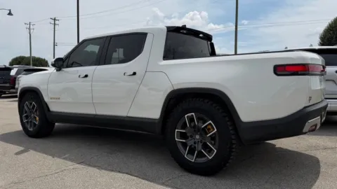 More photos of 2022 Rivian R1T Adventure at AutoGiant USA Fishers, IN