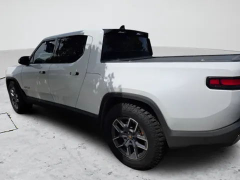 More photos of 2022 Rivian R1T Adventure at AutoGiant USA Fishers, IN