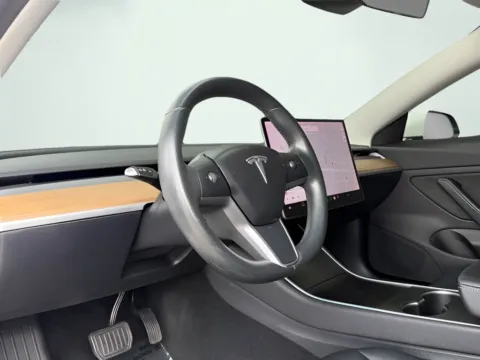 More photos of 2019 Tesla Model 3 Long Range at AutoGiant USA Fishers, IN